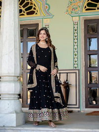ENCHANTED NOIR BLOOMING GOWN WITH DUPATTA